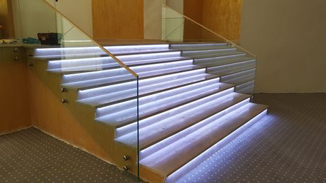 LED线条灯.jpg LED线条灯.jpg